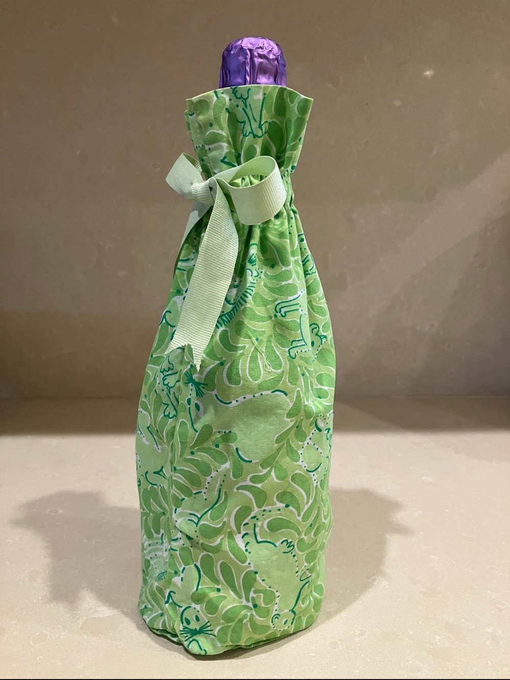 Lilly Pulitzer Gift hostess Fabric Bottle Bag with Bow wine champagne rose